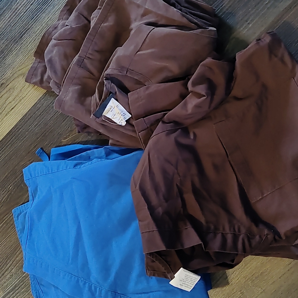 3 Scrub Sets. - image 1